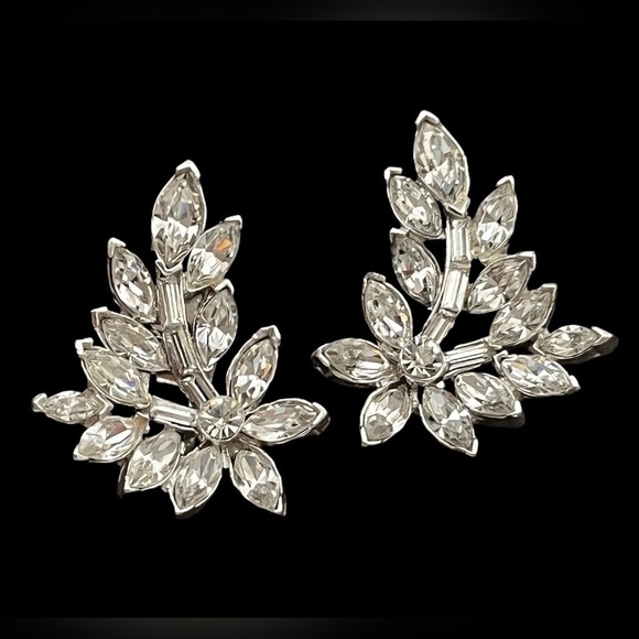 Vintage signed rhinestone clip on earrings - Picture 1 of 7